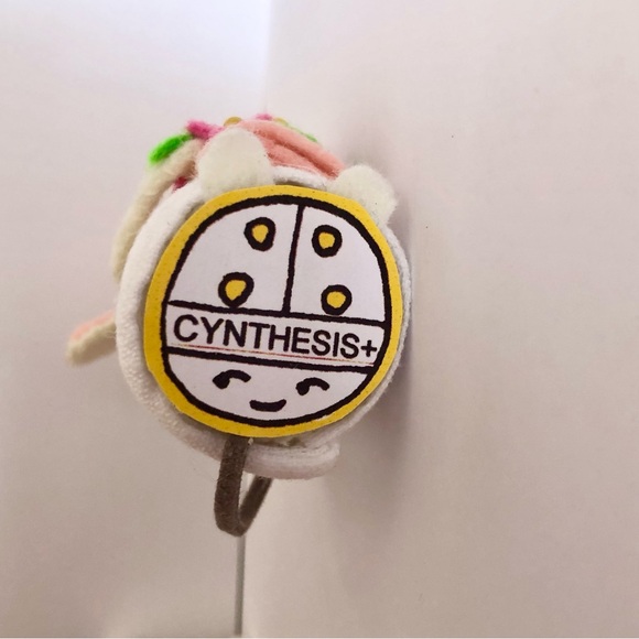 Charming felt mouse art doll holding flowers hand-sewn cake topper gift - Picture 6 of 7